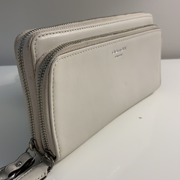 Coach Authentic Double Zip Genuine Leather Wallet in Color White - Picture 3 of 13